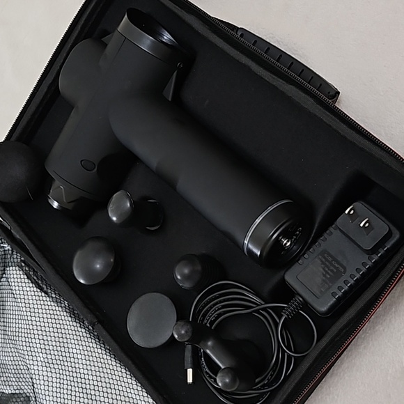 Massage Gun with accessories and charger - Picture 5 of 6